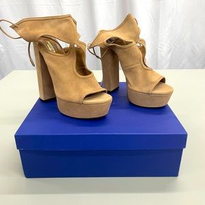 Aquazzura Sexy Thing Plateau Biscotti
